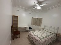 Hurstville  明亮大单间 近火车站 270