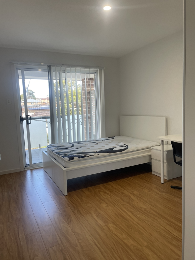 今日珀斯Hurstville 5分钟火车站阿姨固定打扫卫生全新duplex 阳台大方 Hurstville 5分钟火车站阿姨固定打扫卫生全新duplex 阳台大方