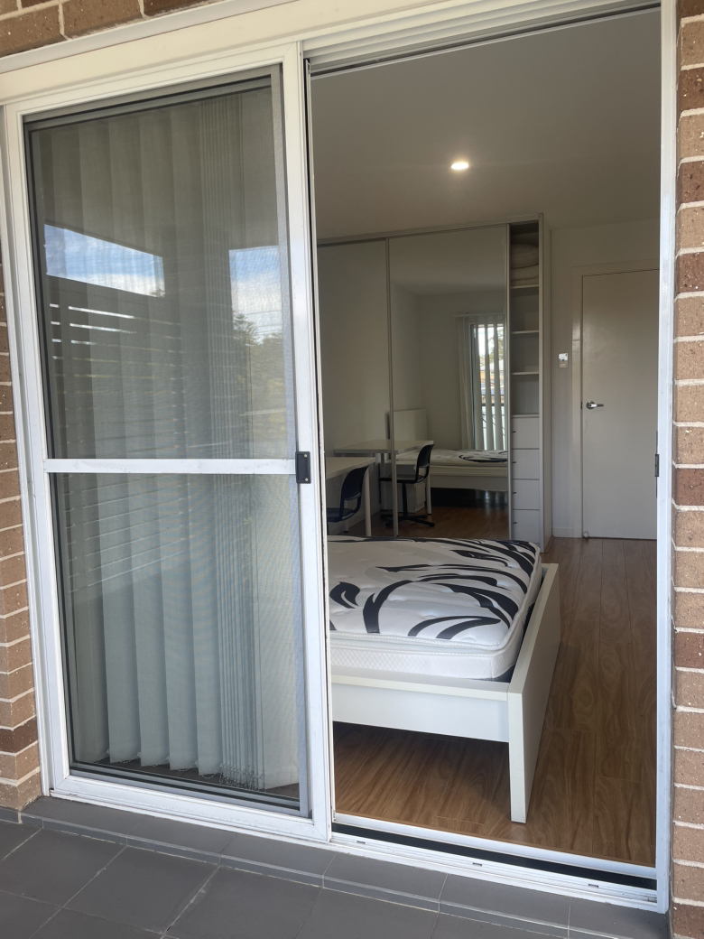 今日珀斯Hurstville 5分钟火车站阿姨固定打扫卫生全新duplex 阳台大方 Hurstville 5分钟火车站阿姨固定打扫卫生全新duplex 阳台大方
