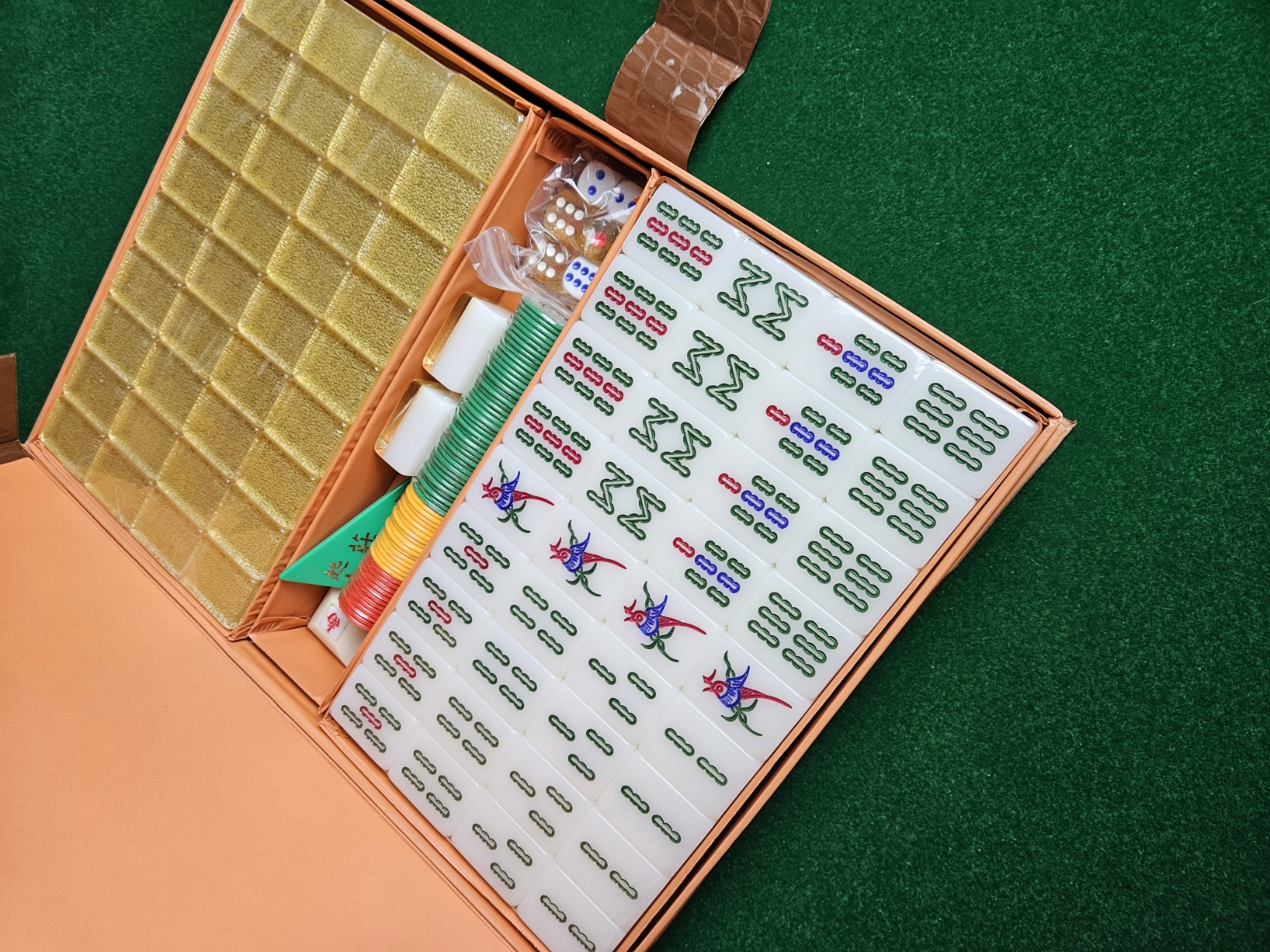 今日悉尼羊脂金亚克力麻将套装 38 羊脂金亚克力麻将套装 38