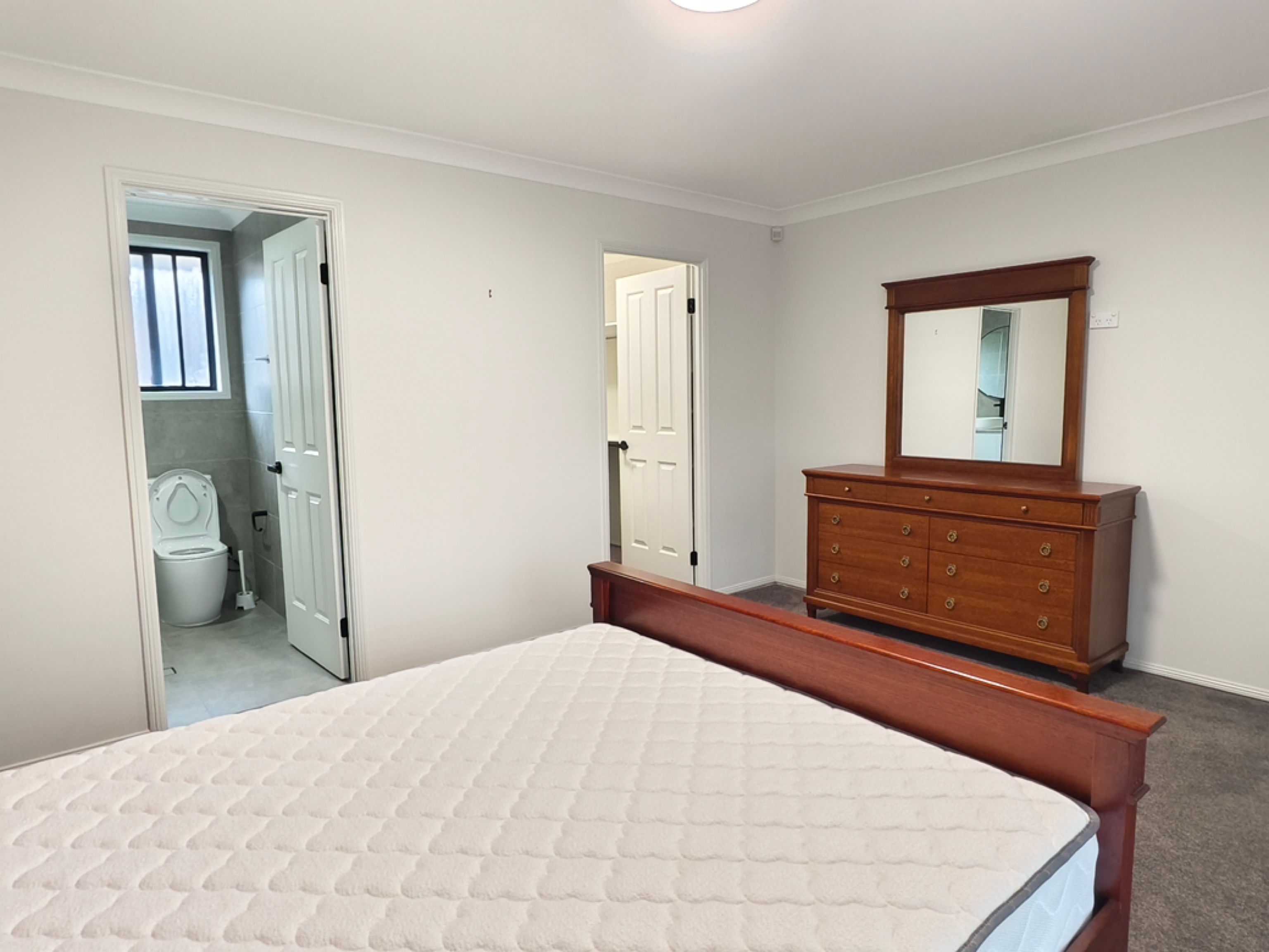今日墨尔本Rooty Hill 全新超大主人房招租 独立洗手间 衣帽间 包水电煤网 Rooty Hill 全新超大主人房招租 独立洗手间 衣帽间 包水电煤网
