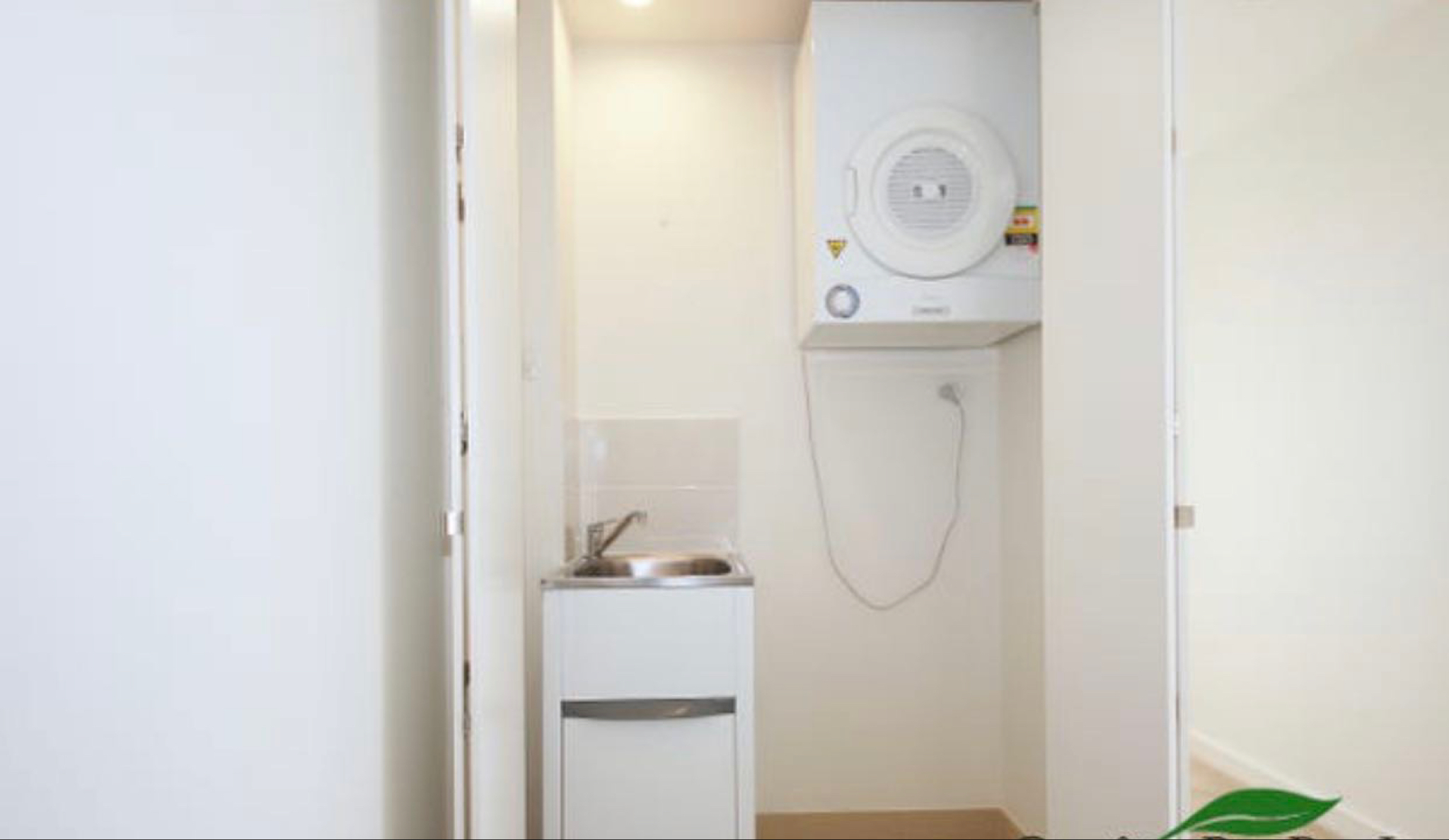 今日悉尼Zetland 两室两卫提供家具家电客厅次卧壁挂式空调主卧移动空调 Zetland 两室两卫提供家具家电客厅次卧壁挂式空调主卧移动空调