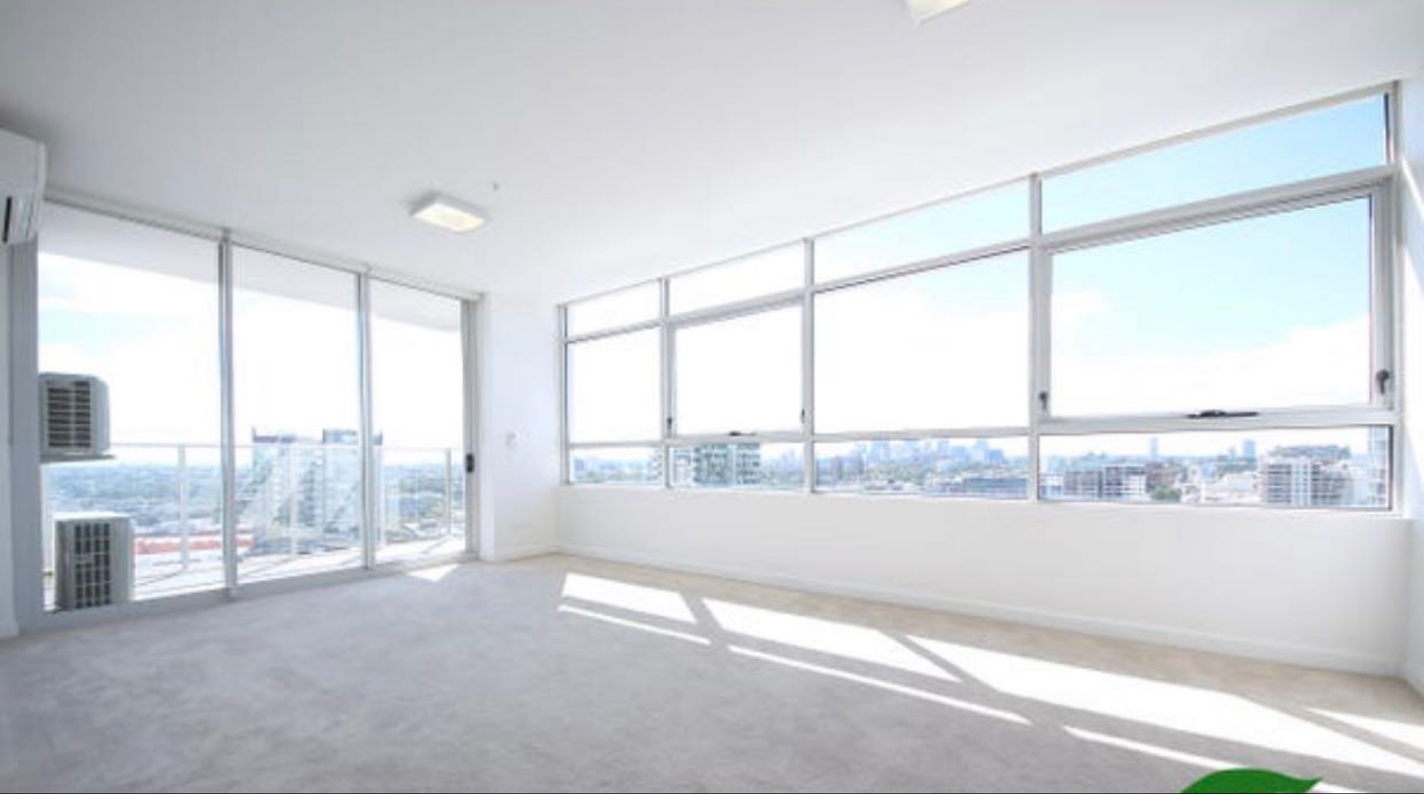 今日悉尼Zetland 两室两卫提供家具家电客厅次卧壁挂式空调主卧移动空调 Zetland 两室两卫提供家具家电客厅次卧壁挂式空调主卧移动空调