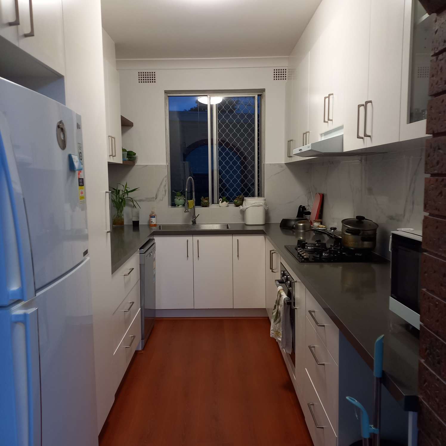 今日悉尼Kogarah 南区全新装修单间出租300周 Kogarah 南区全新装修单间出租300周