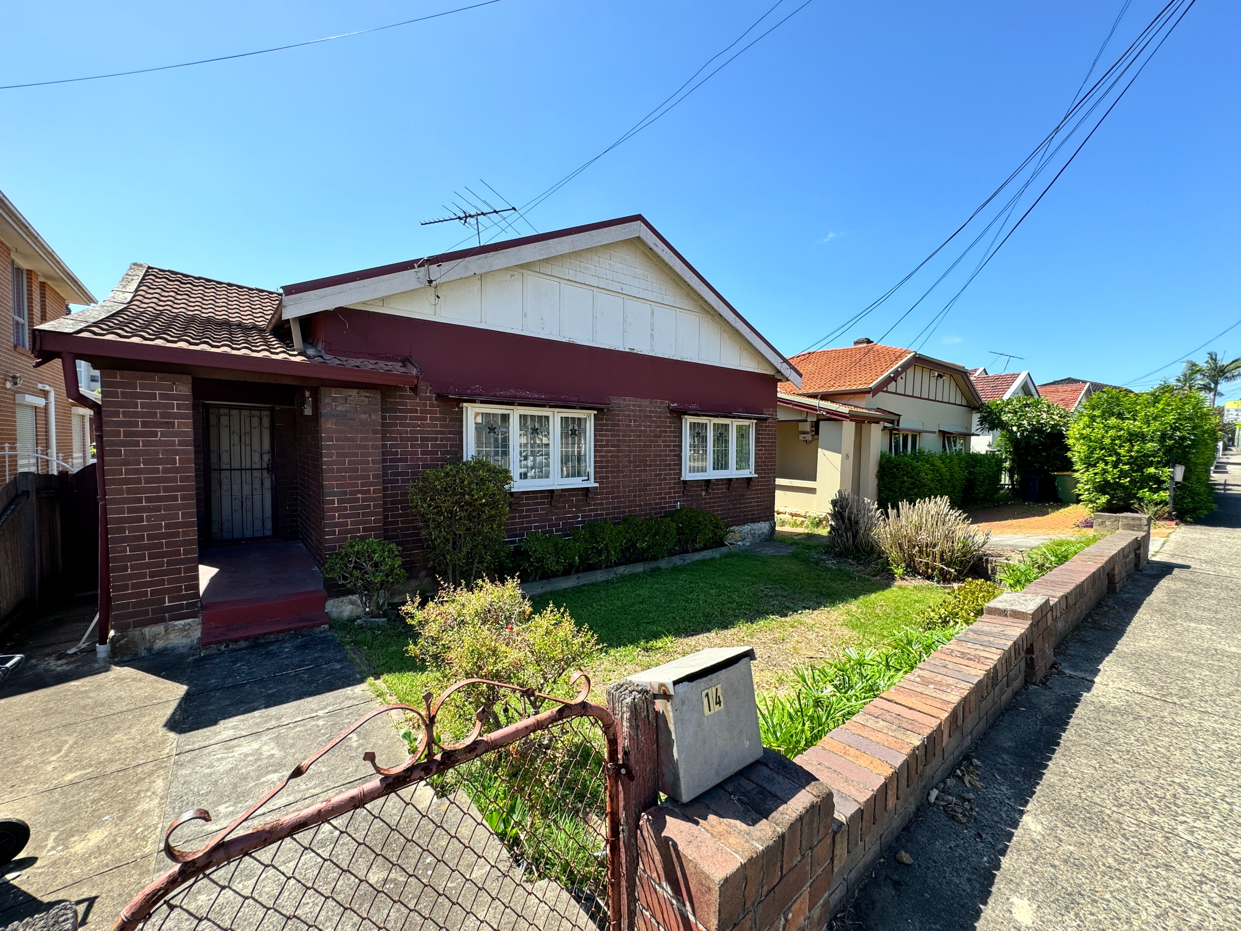 今日卧龙岗Burwood 带家具空调包bill 1b分租House Burwood 带家具空调包bill 1b分租House