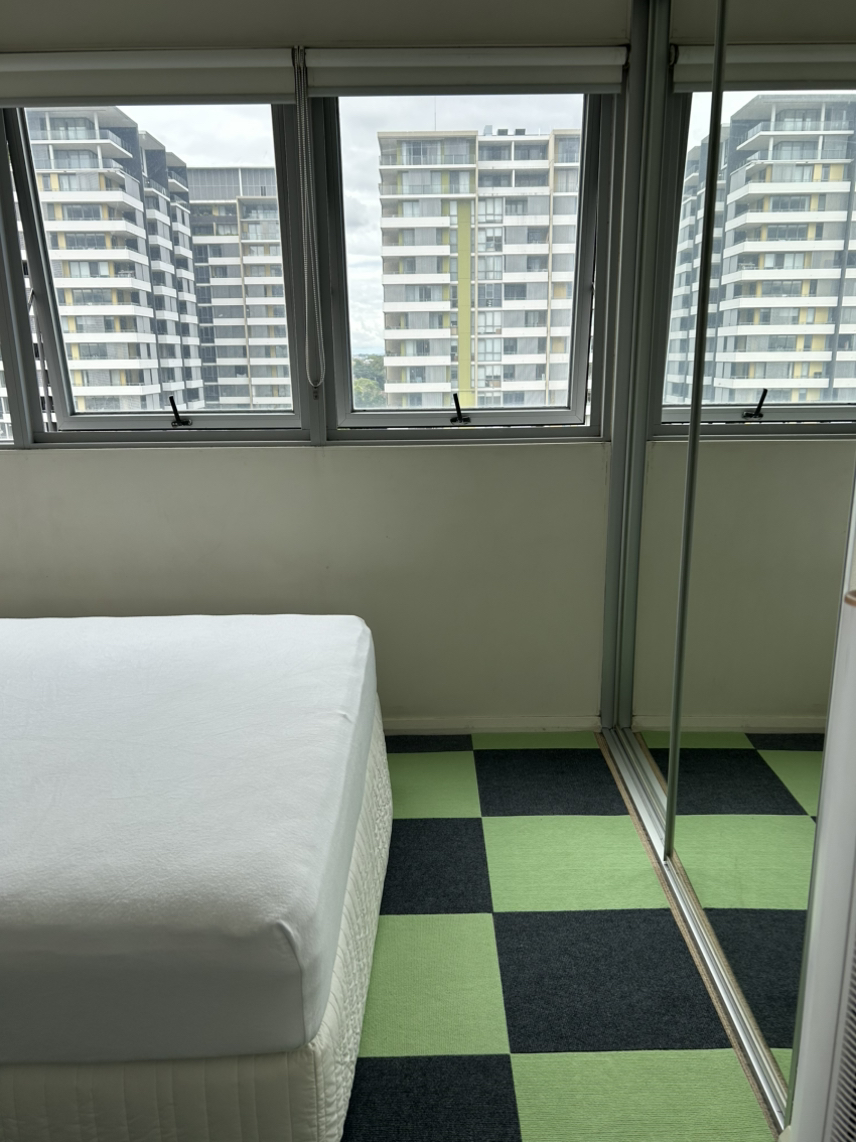 今日悉尼Burwood 主卧独立卫浴玻璃楼火车站对面长租优先 Burwood 主卧独立卫浴玻璃楼火车站对面长租优先