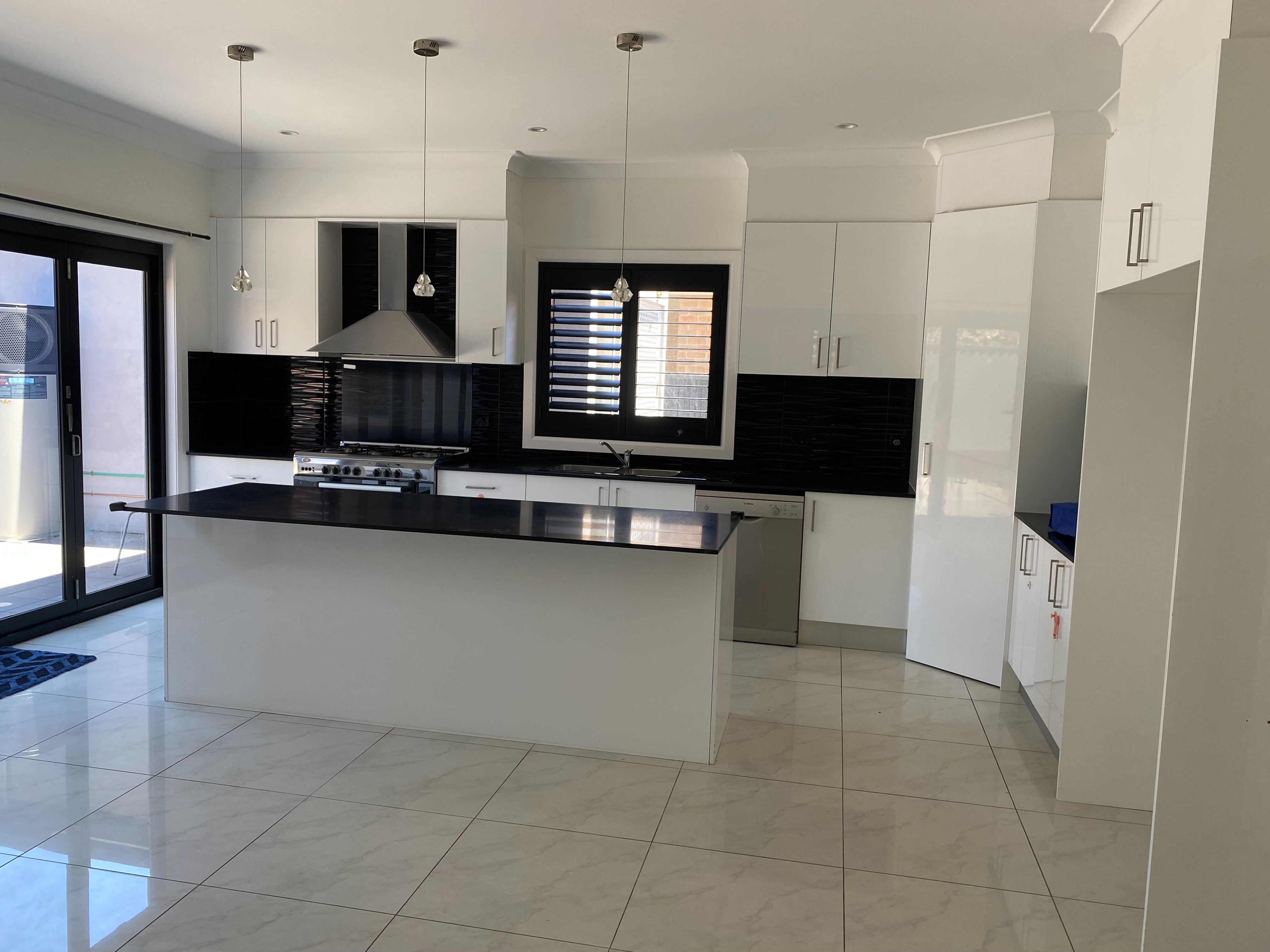 今日珀斯Beverly Hills 大House四房2厅两卫新装修优惠整租 Beverly Hills 大House四房2厅两卫新装修优惠整租