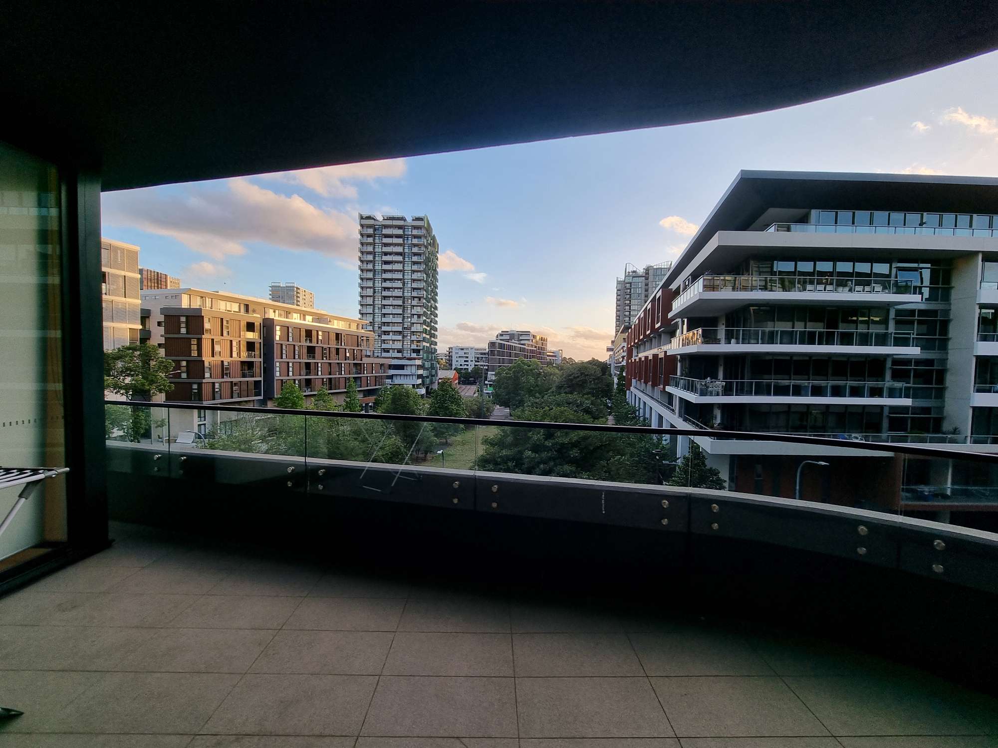 今日中央海岸Waterloo 中心地带两房两卫带家具出租 Waterloo 中心地带两房两卫带家具出租