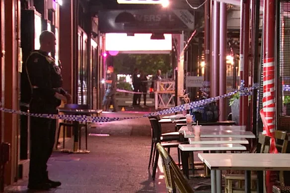 跨年夜惊魂！墨尔本美食街突发血案，7人持刀行凶，2人重伤送医（组图） - 2