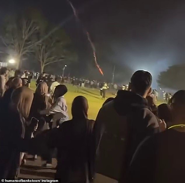 跨年夜惊魂!悉尼街头非法燃放烟花射向人群,2名少女受伤,4人被捕(组图) - 1