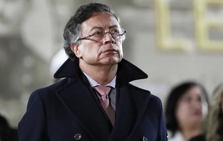 滚动:特朗普取消对委第二波打击,所有舰船都留在原地!委临时总统晤中国大使,感谢中方强烈谴责美方绑架马杜罗(视频/组图) - 103