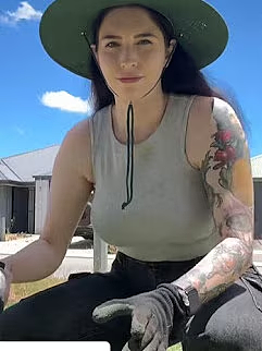 珀斯女子给枯草坪“涂漆”,引网友一片骂声,却被专家力挺点赞(组图) - 5