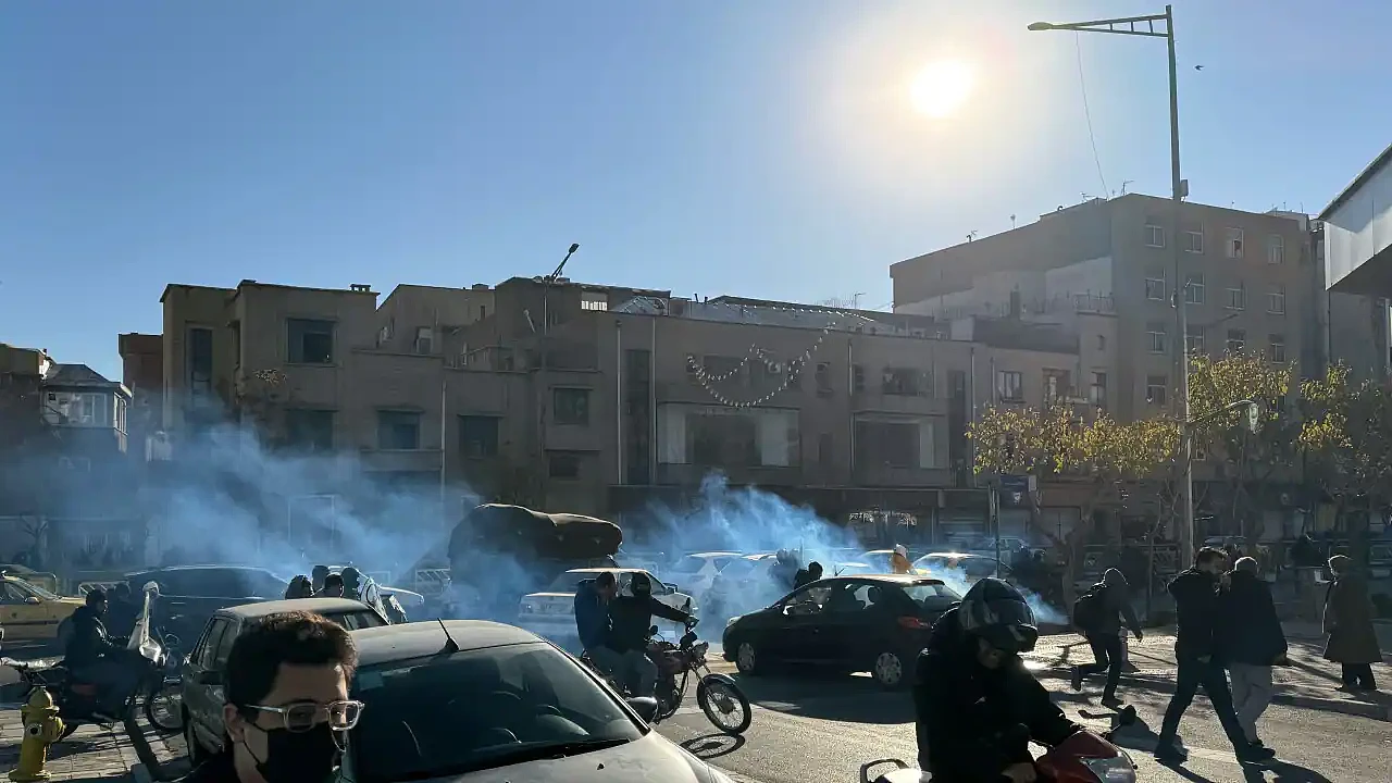 38死2000人被捕!伊朗爆发全国大游行,澳政府呼吁在伊公民“尽快撤离”(组图) - 1