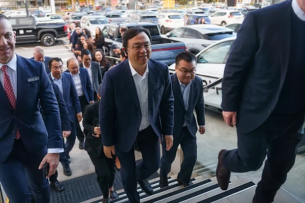52秒造车震惊澳洲！比亚迪以“闪电速度”冲击市场，创始人亲临督战（组图） - 2