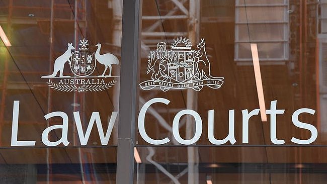 澳男自称亿万富翁,结果却没钱请律师(组图) - 1