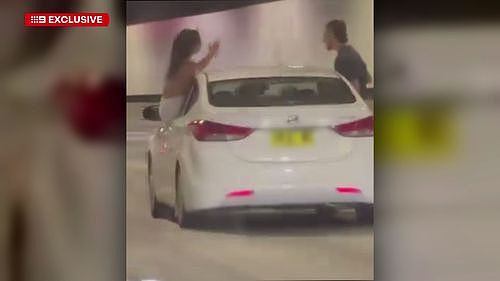 “愚蠢至极！”悉尼M8隧道惊现三人“车顶冲浪”（组图） - 2