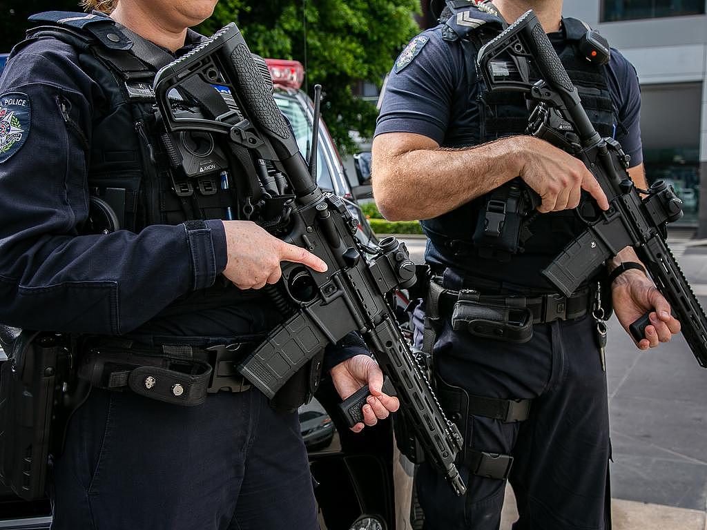 维州警方持半自动步枪现身澳网巡逻(组图) - 1