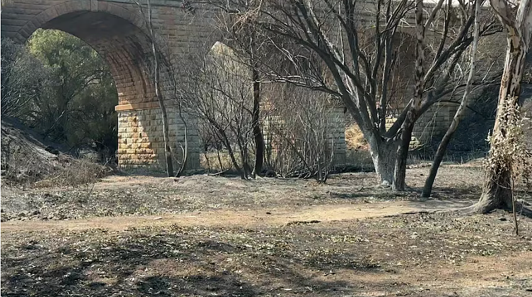 澳夫妇刚搬到新家，就被山火烧成废墟！瞬间崩溃：啥都不剩了...（组图） - 6