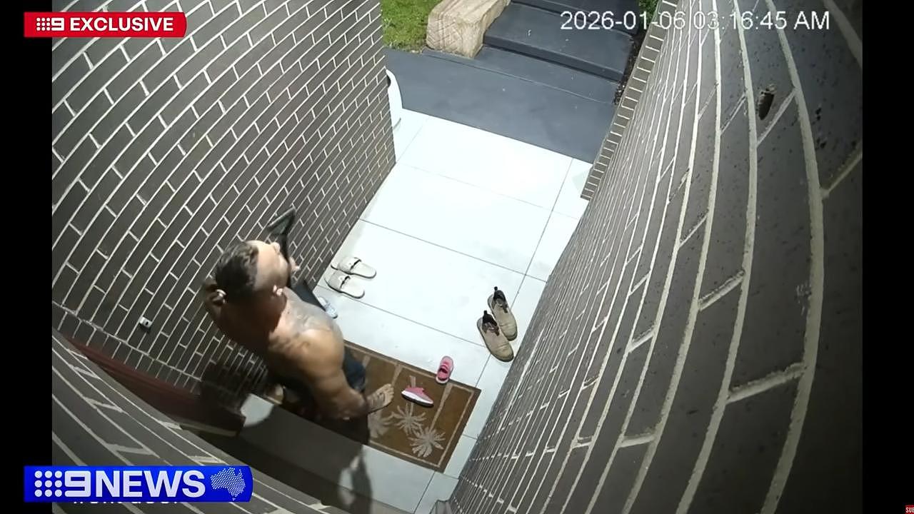 悉尼硬核父亲抡铲击退四名持械歹徒,多州呼吁引入“城堡法”允许屋主无限自卫 - 2