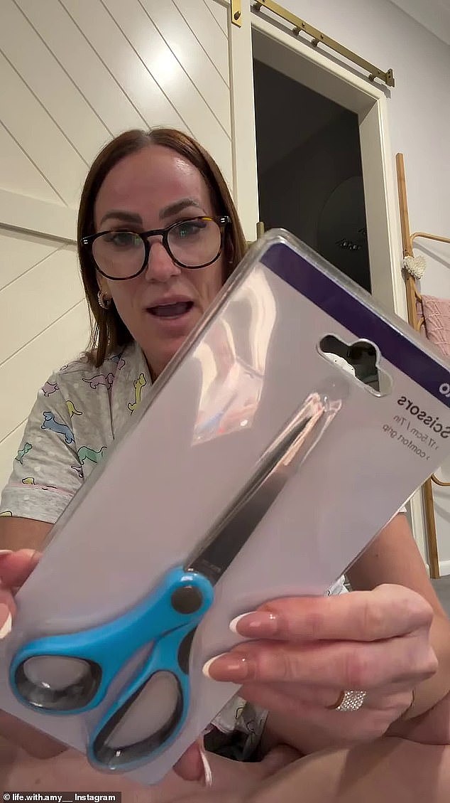只需用力一挤!澳女分享拆塑料妙招,网友直呼:活了这么多年才知道(组图) - 1