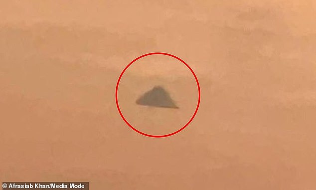 澳洲惊现三角形UFO！6名目击者拍下神秘影像，官方至今无解释（组图） - 1