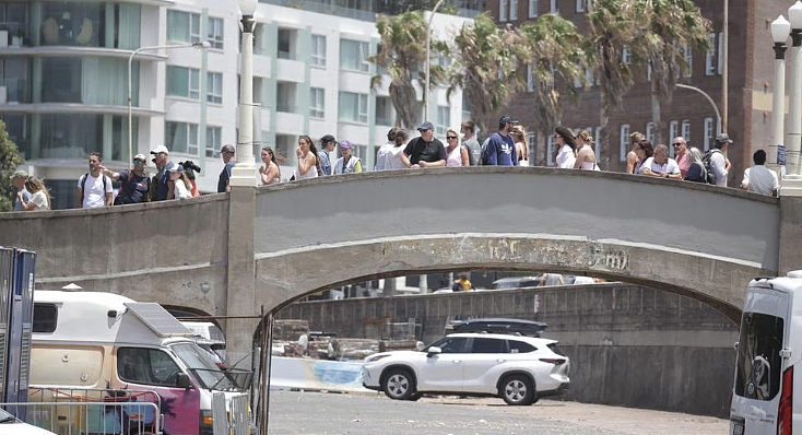Bondi恐袭天桥去留引争议，新州州长呼吁直接拆除！市议会或建纪念设施（组图） - 2