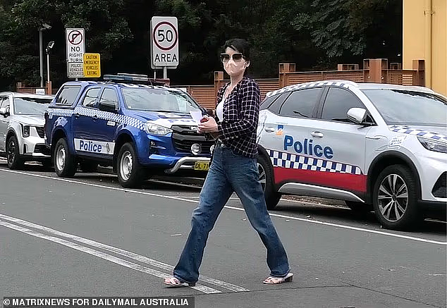 杨兰兰找替身向警方报到？澳媒蹲点发现疑似“顶包女”！警方回应：已展开调查（视频/组图） - 3