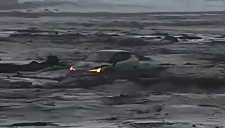 紧急“就地避难”警报！维州大洋路沿线度假区遭闪电洪灾，多车被冲入海（组图） - 3