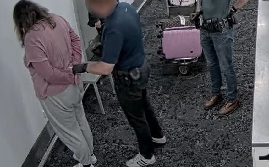 澳洲边境执法局严打儿童犯罪,年初逮捕17名涉嫌材料携带者(组图) - 2