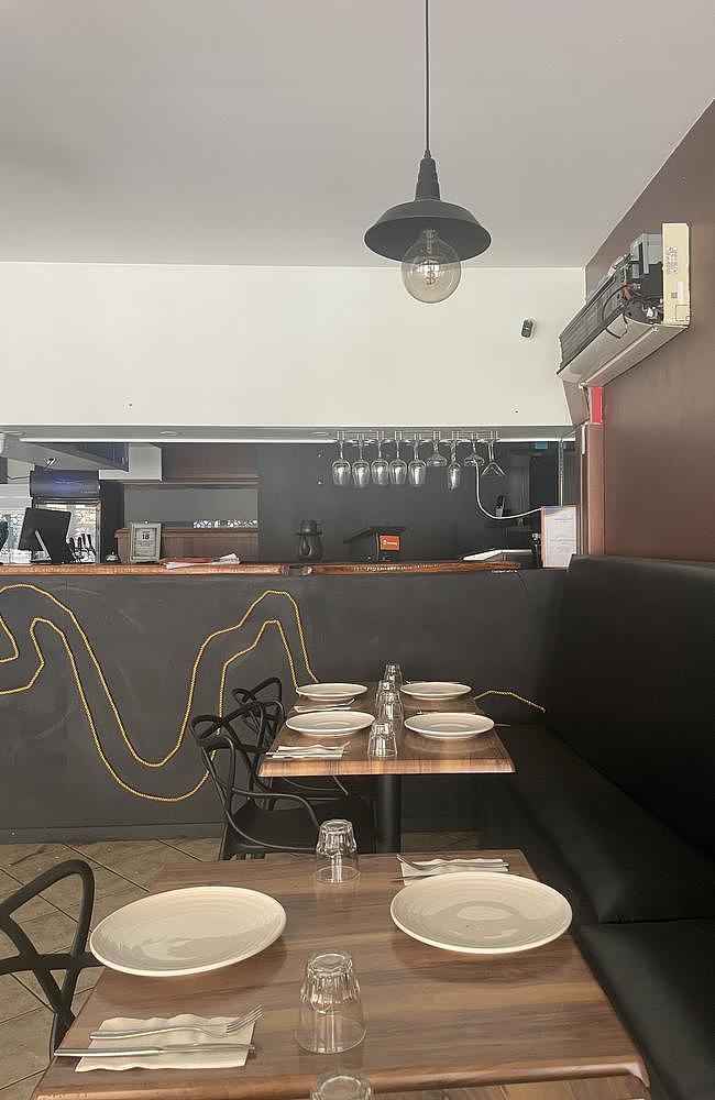 澳美食街多家餐厅“离奇关门”！桌椅餐具摆放如初，但已人去楼空（组图） - 2