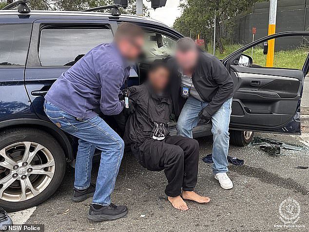 当街行凶还要直播？！悉尼惊现00后杀手团队，幼托中心旁搞暗杀（组图） - 4