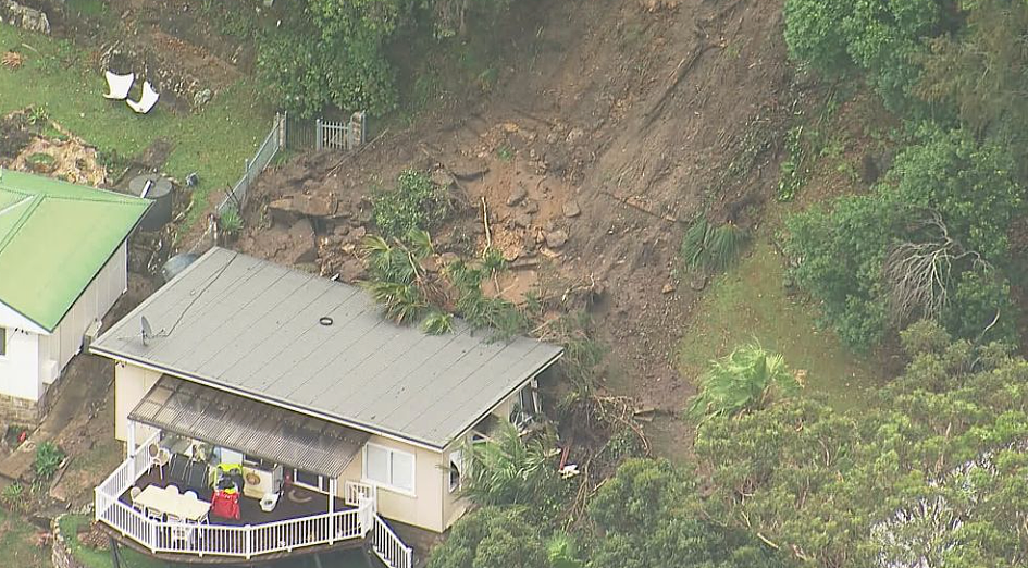 狂风暴雨席卷悉尼,多地开启“看海”模式!华人区道路封闭,山体滑坡险冲毁民宅(组图) - 2