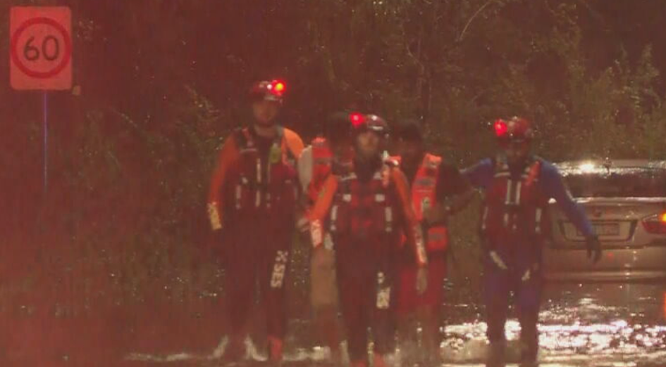 狂风暴雨席卷悉尼,多地开启“看海”模式!华人区道路封闭,山体滑坡险冲毁民宅(组图) - 5
