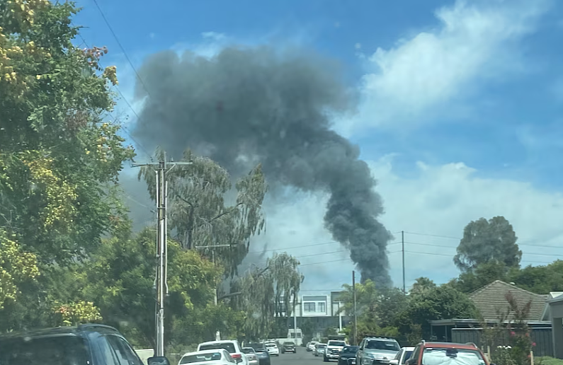 澳洲一地突发大规模火灾!滚滚黑烟直冲云霄,多地居民目击(组图) - 2