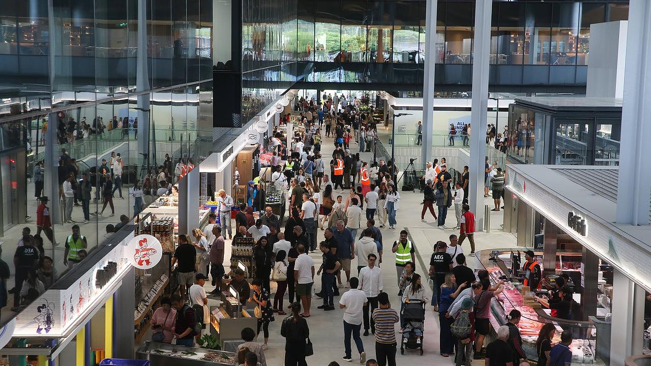 悉尼新鱼市场开业首日被挤爆！吃饭要排500米长队，大量民众被劝退（组图） - 1