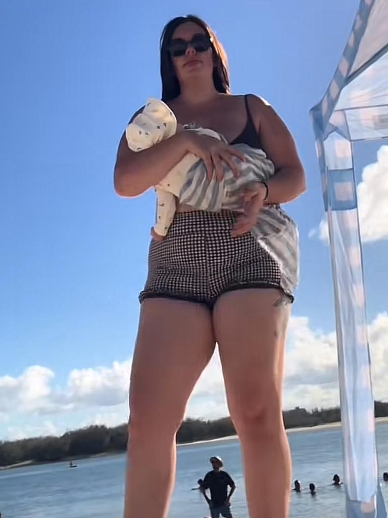 澳网红“遗弃”10个月大婴儿,独自下海游泳!视频引爆热议,网民狂喷(组图) - 5
