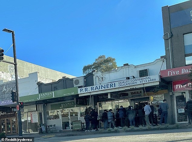 悉尼40年老店爆红！$15“定制”三明治引疯抢，排队数小时只为这一口（组图） - 2