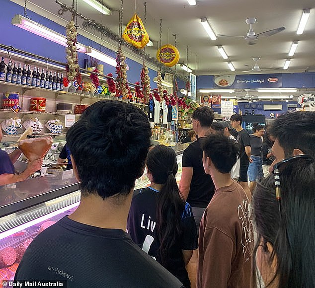 悉尼40年老店爆红！$15“定制”三明治引疯抢，排队数小时只为这一口（组图） - 8