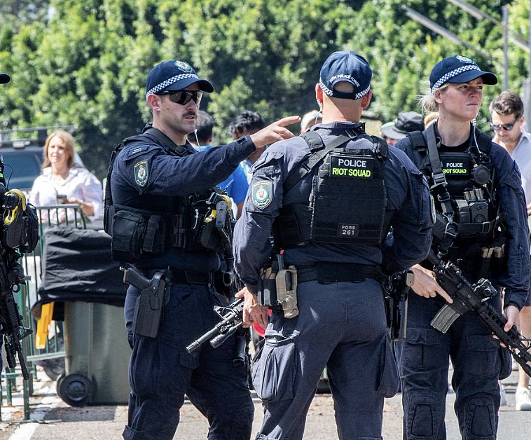 Bondi恐袭后最强安保！新州澳洲日特警携长枪巡逻，全州警力大规模升级（组图） - 4