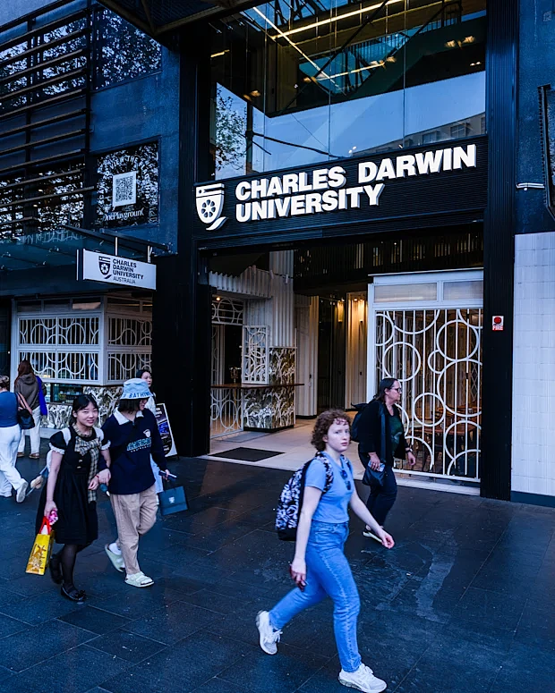 澳洲高校成“签证工厂”？留学生退学率飙升，过桥签沦为打黑工“后门”（组图） - 1