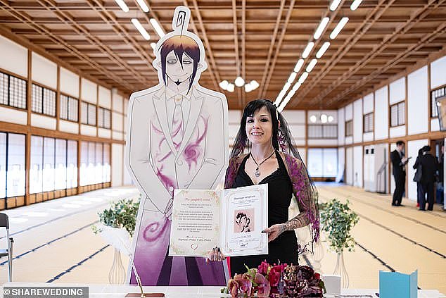 澳洲34岁女科学家花$3500赴日结婚！新郎竟是漫画里的“恶魔”（组图） - 1