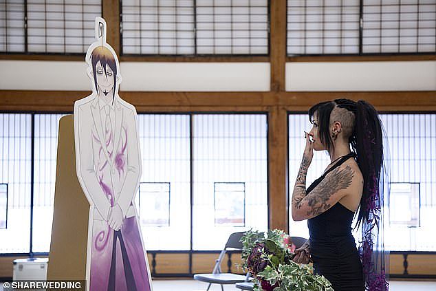 澳洲34岁女科学家花$3500赴日结婚！新郎竟是漫画里的“恶魔”（组图） - 3