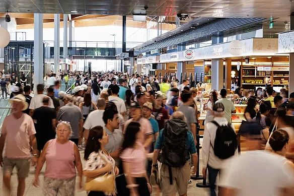 车位全满,轻轨瘫痪!数万民众涌入悉尼新鱼市,场馆被迫限流(组图) - 1