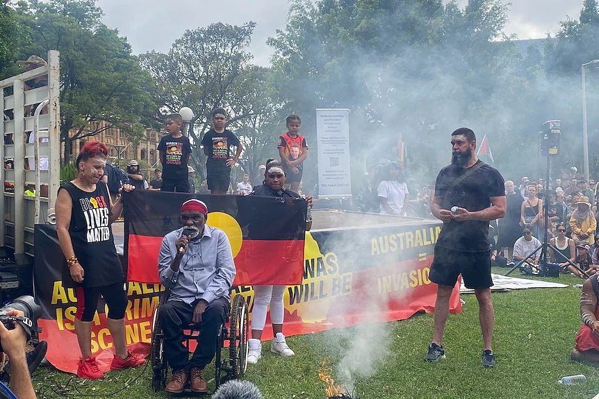 澳洲各大首府爆发大规模游行!上千上万人顶高温呼吁:澳洲日应改为“哀悼日”(组图) - 2