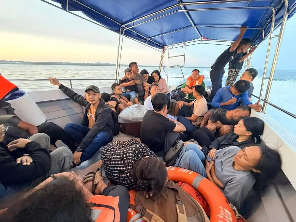 15人遇难！菲律宾载350人渡轮疑“技术”原因致沉没，中使馆：尚无法确认国籍信息（视频/组图） - 5