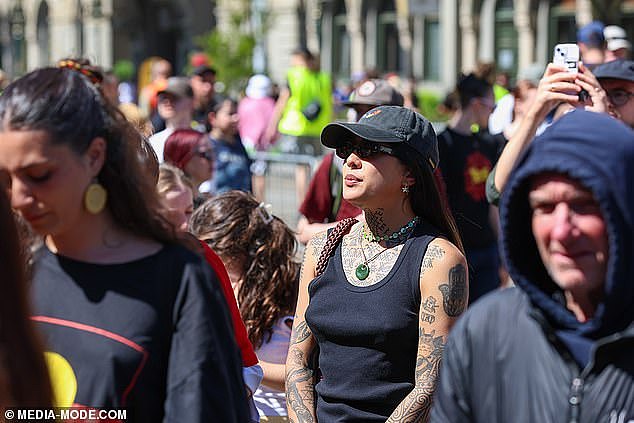 澳洲日引发名人立场大分裂:有人抗议“入侵日”,有人怒斥不爽国旗就离境(组图) - 6