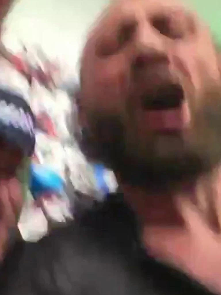 男子悉尼CBD便利店借用厕所，店主拔锤相向：你个印度狗（组图） - 3