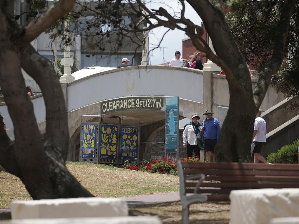 悉尼Bondi案发桥梁拆还是留?新州州长提议新建,遇害者父母盼漆成黄色(组图) - 1