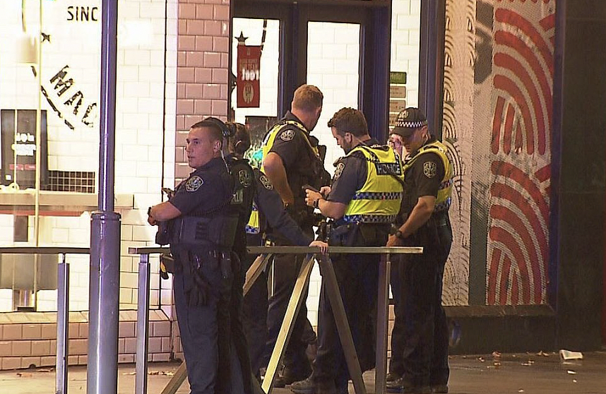 阿德莱德肯德基发生袭警事件，一男子涉嫌咬伤警员耳朵被控（组图） - 2