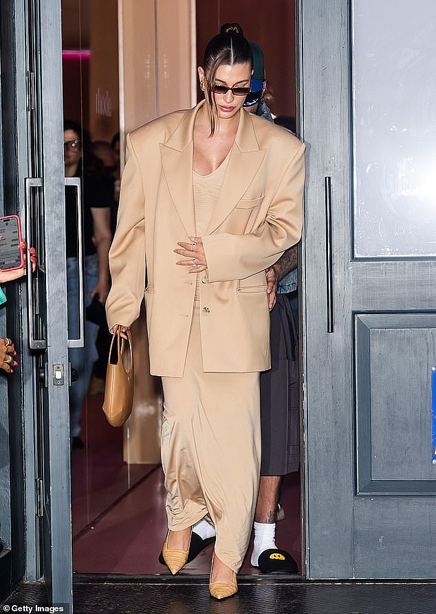 澳洲掀起复古“大妈风”!Kmart $30背心被嘲像“隔热手套”,多地卖断货(组图) - 9